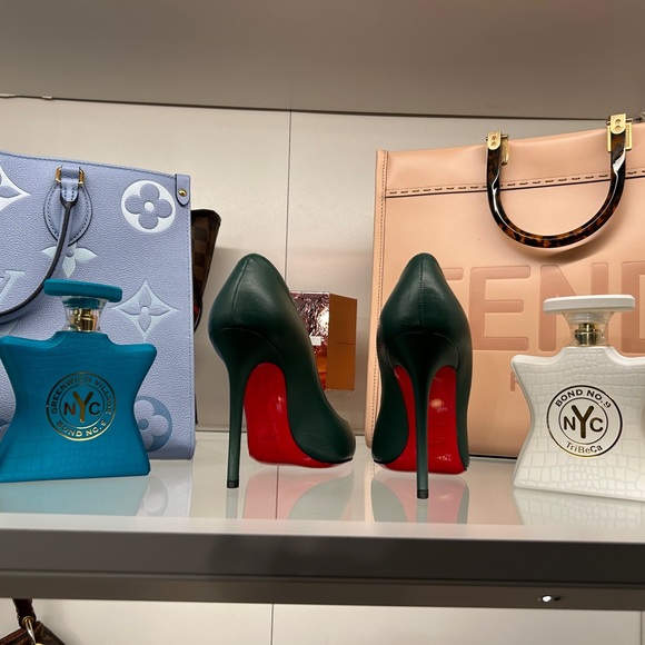 Elegant Green Christian Louboutin Leather Pumps authentic - Picture 5 of 5